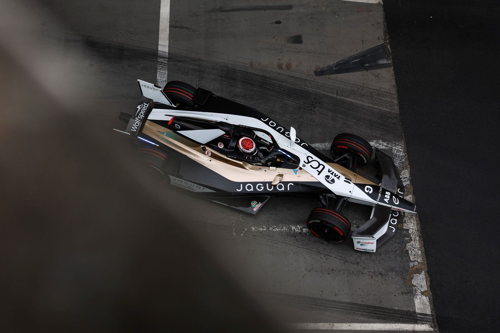 Jaguar TCS Racing oslavuje víťazný záver sezóny a druhé miesto vo všetkých šampionátoch Formula E 2024/25