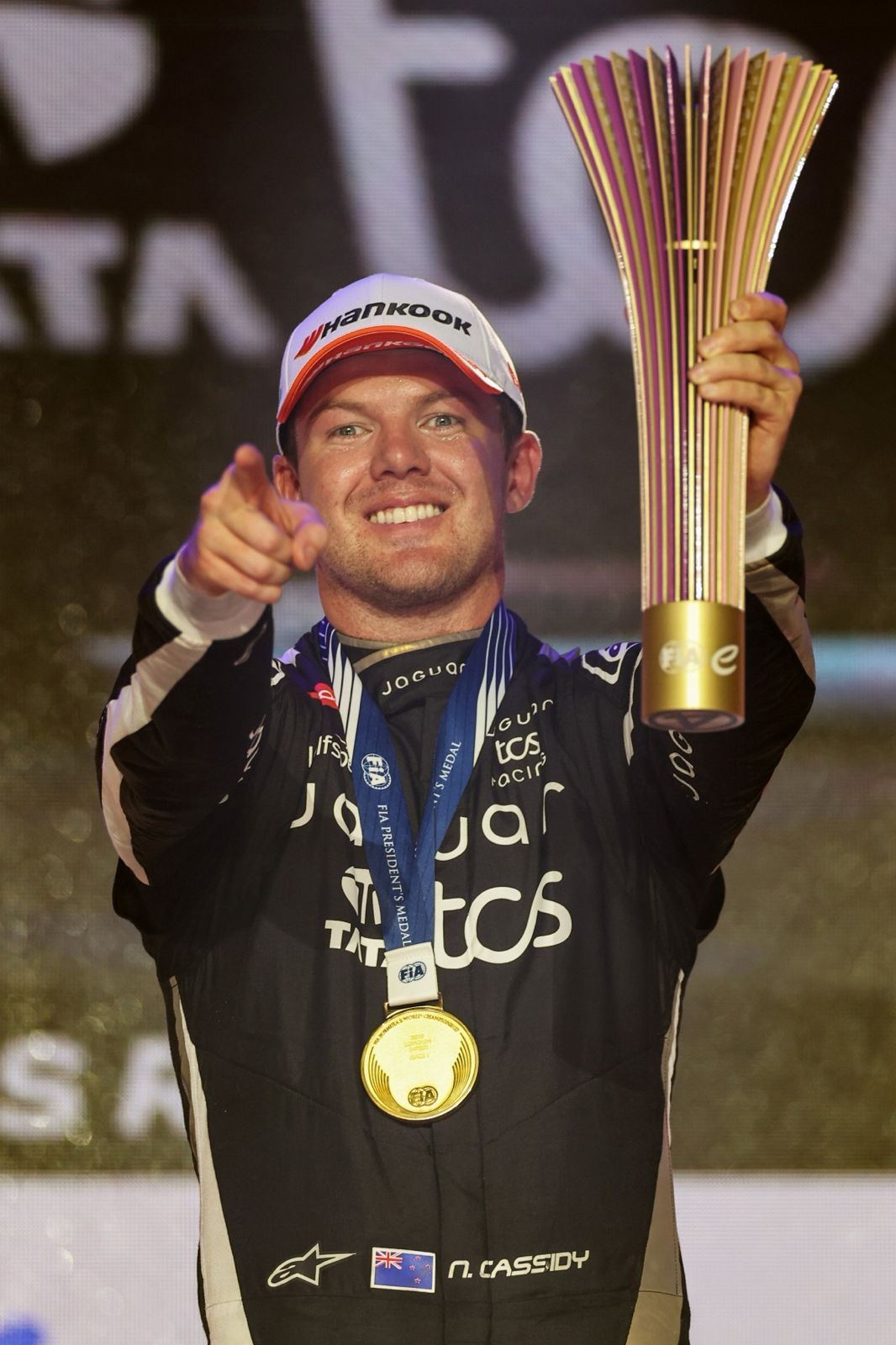 Jaguar TCS Racing oslavuje víťazný záver sezóny a druhé miesto vo všetkých šampionátoch Formula E 2024/25