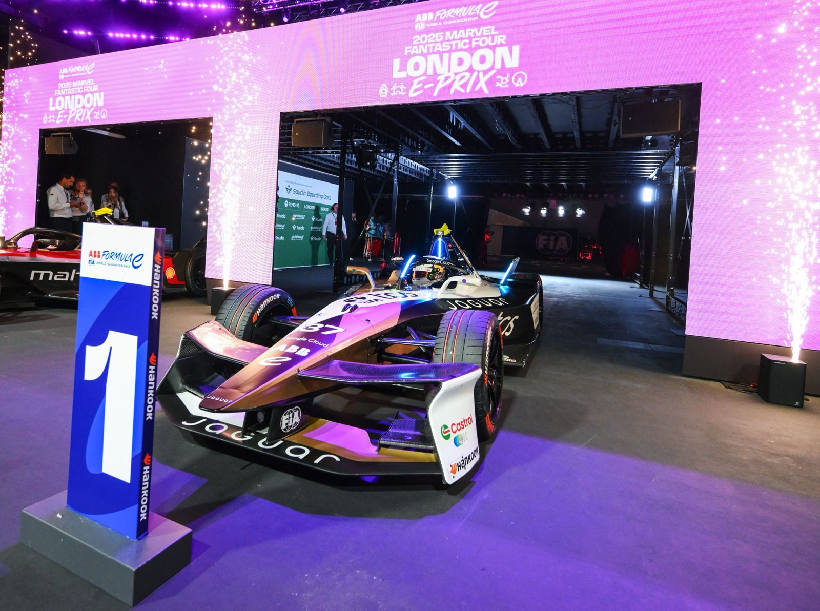 Jaguar TCS Racing oslavuje víťazný záver sezóny a druhé miesto vo všetkých šampionátoch Formula E 2024/25